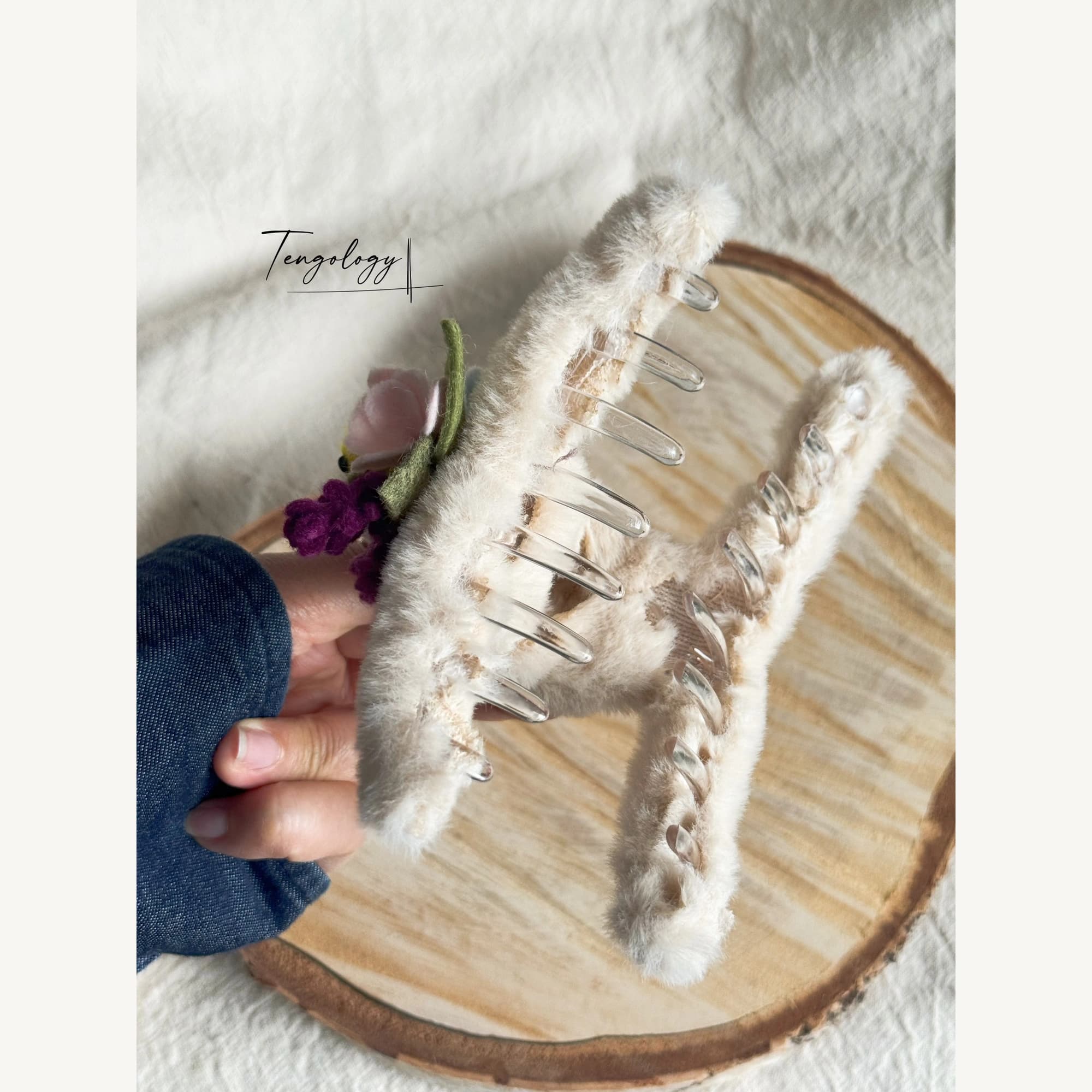 Bee Garden Faux Fur Claw Clip — fastening detail