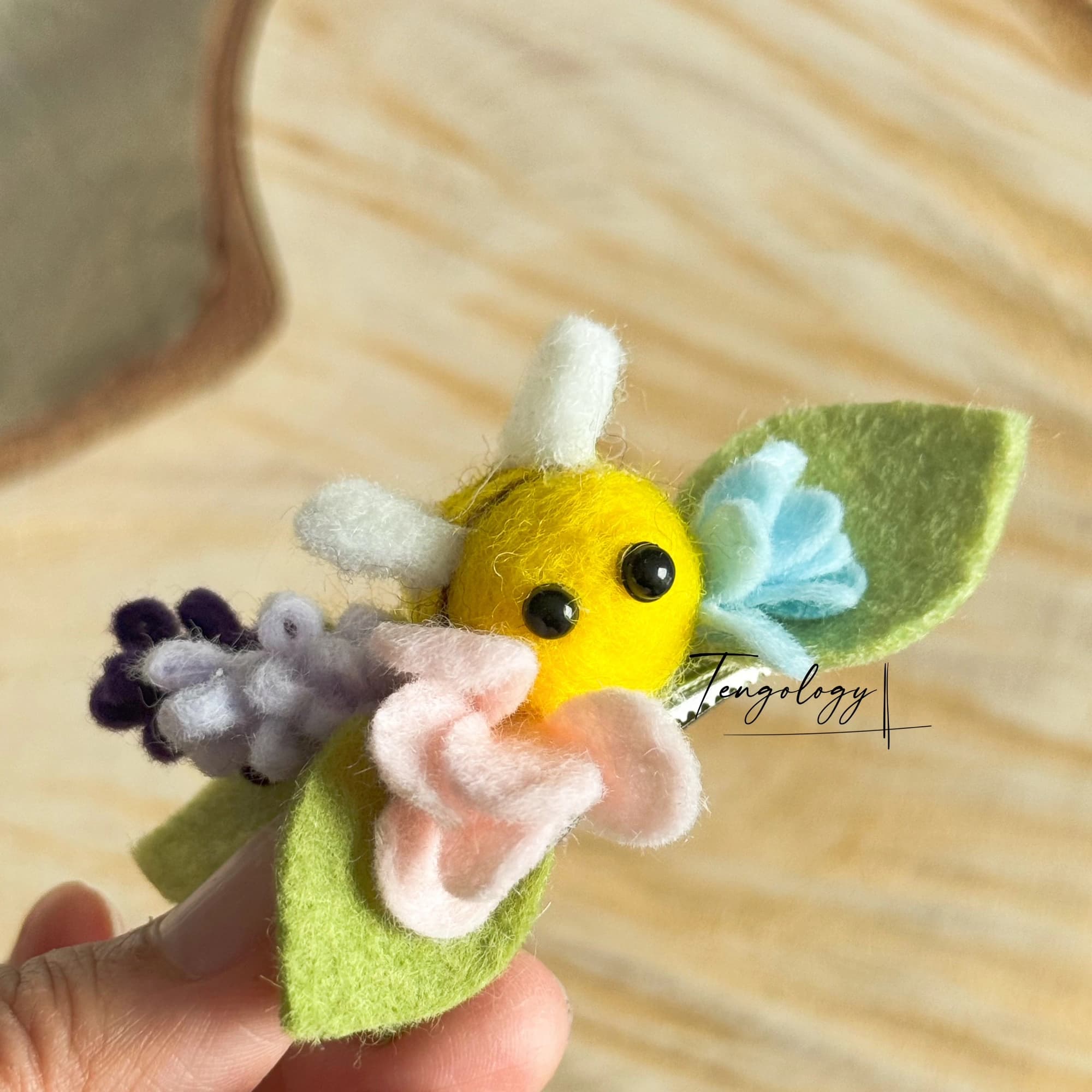 Bee Garden Hair Clip — product detail