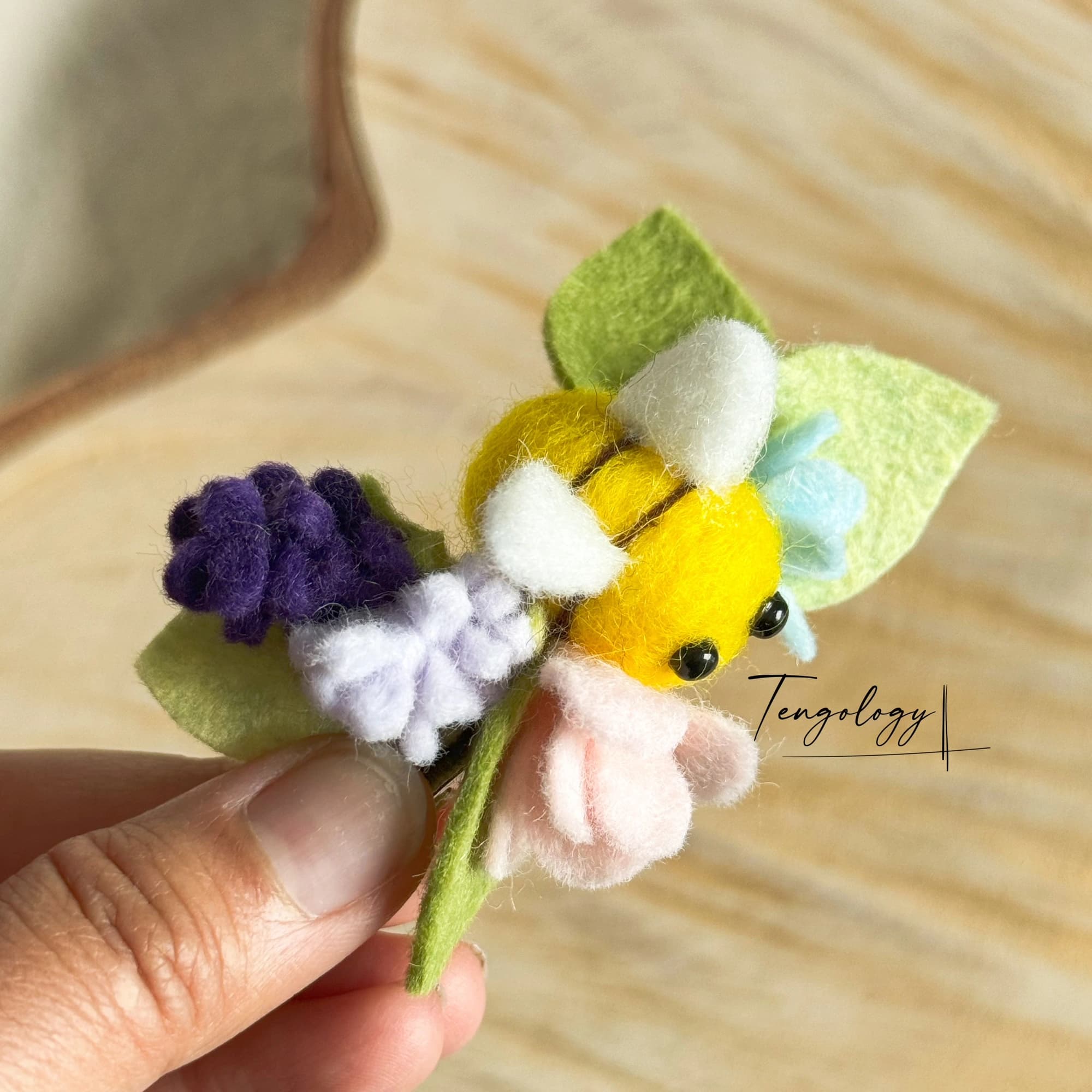Bee Garden Hair Clip — product detail