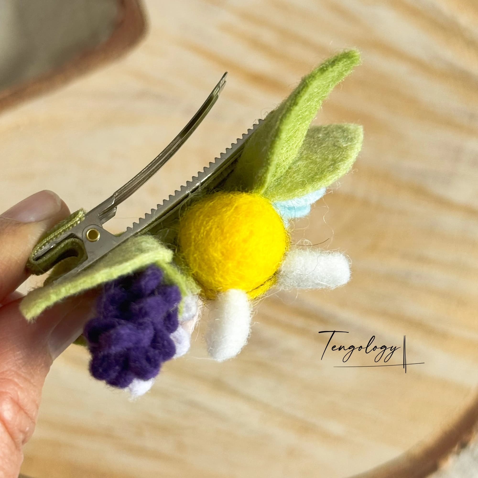 Bee Garden Hair Clip — fastening detail