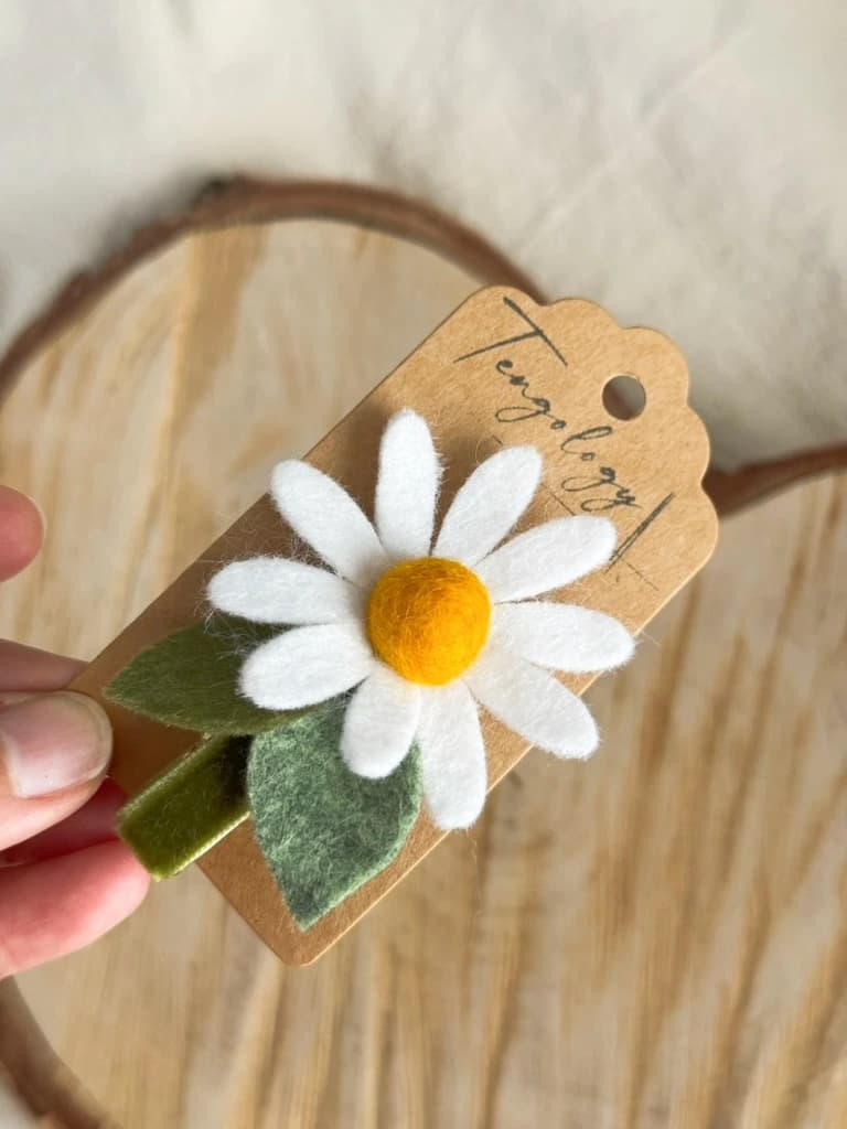 Large Single Daisy — front