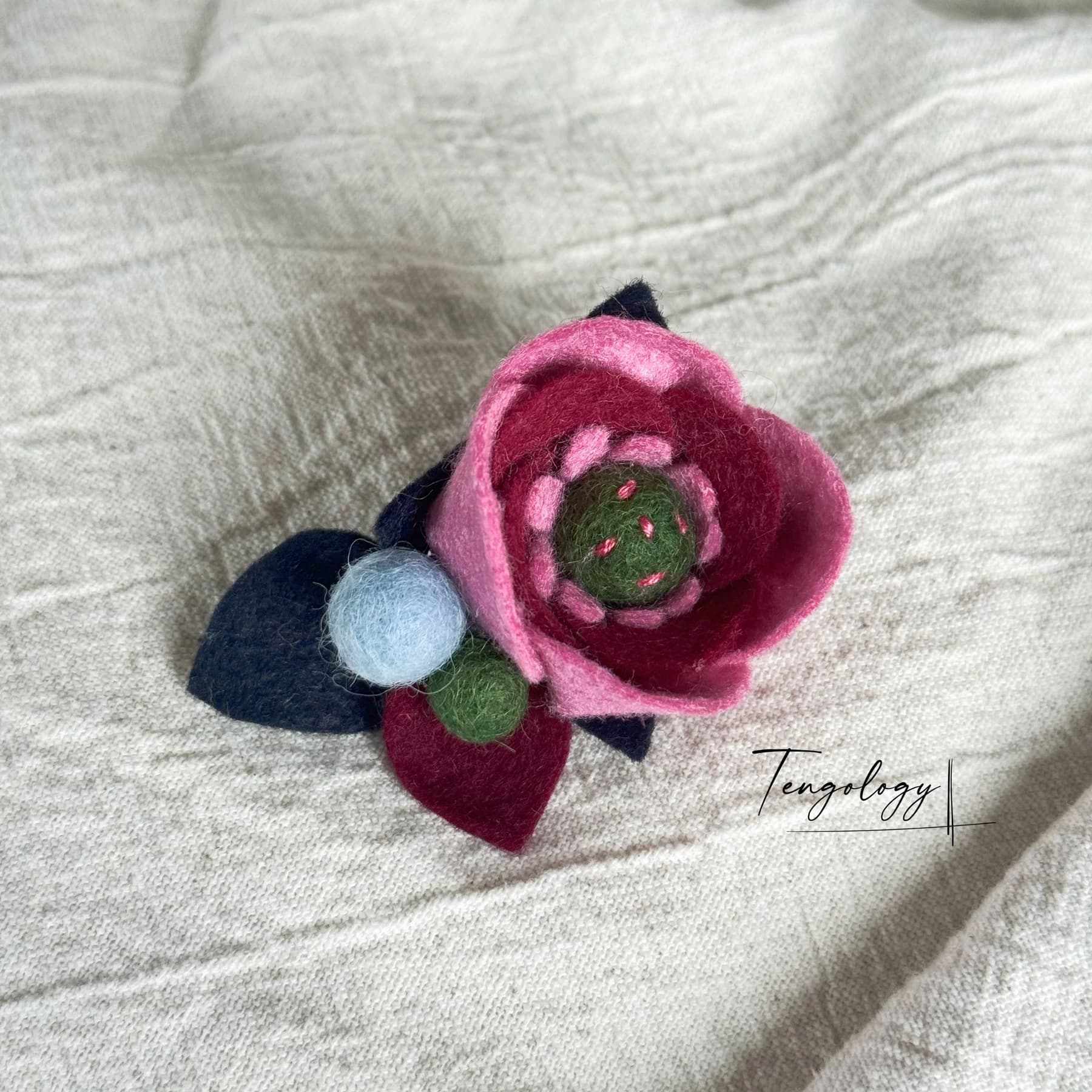 Layered felt flower brooch — Pink / magenta, front