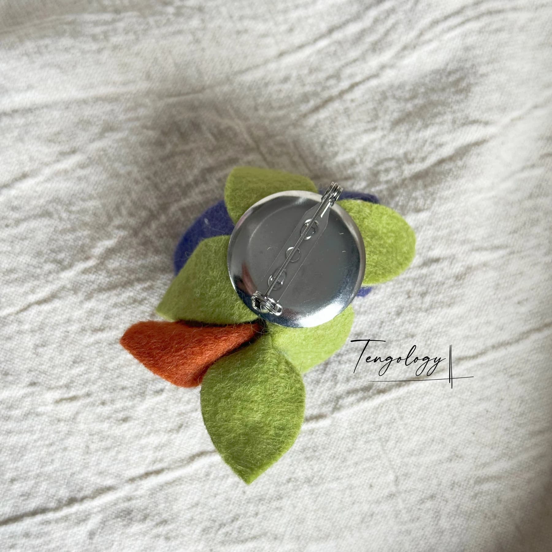 Layered felt flower brooch — Blue, pin back