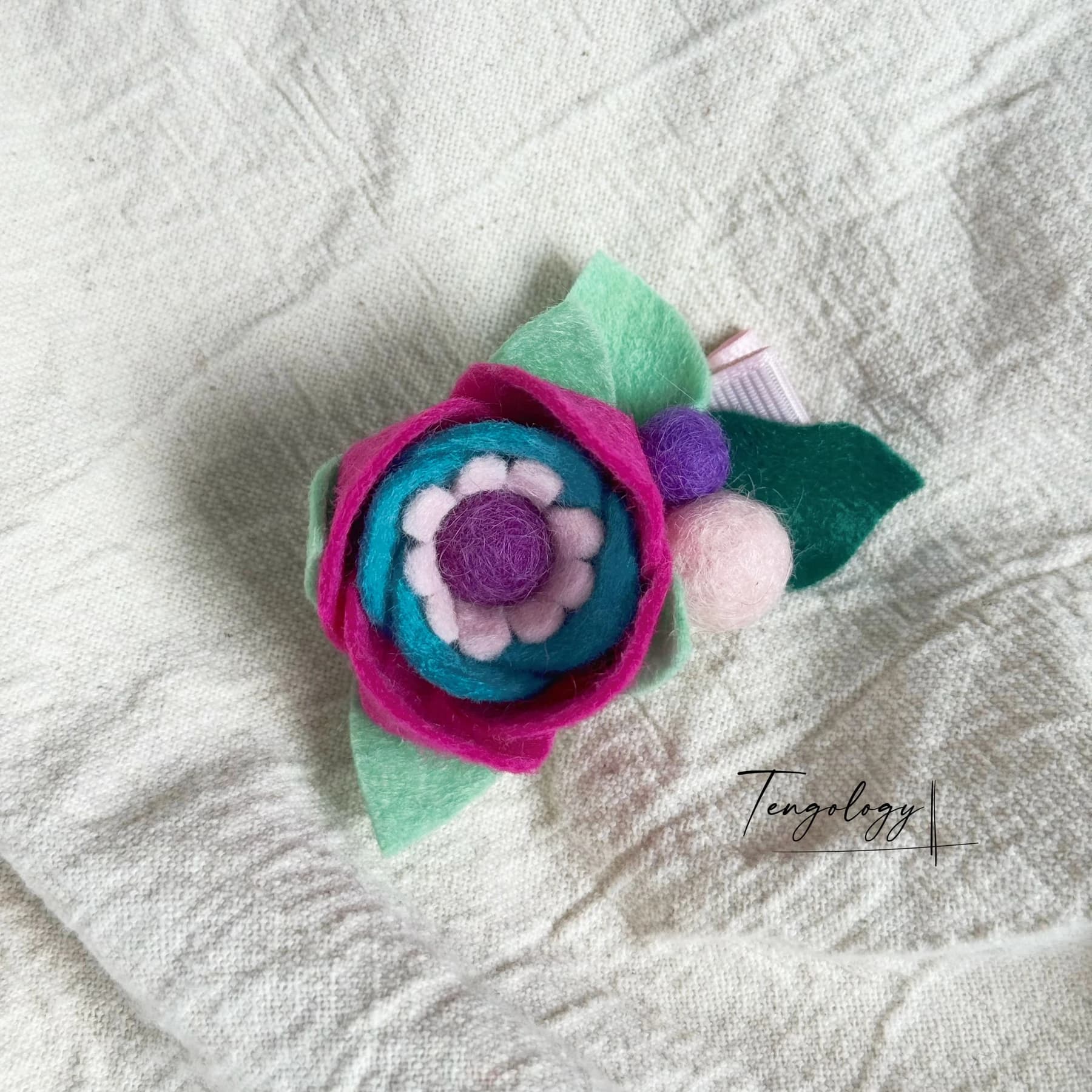 Layered felt flower hair clip — Pink / teal petals, front