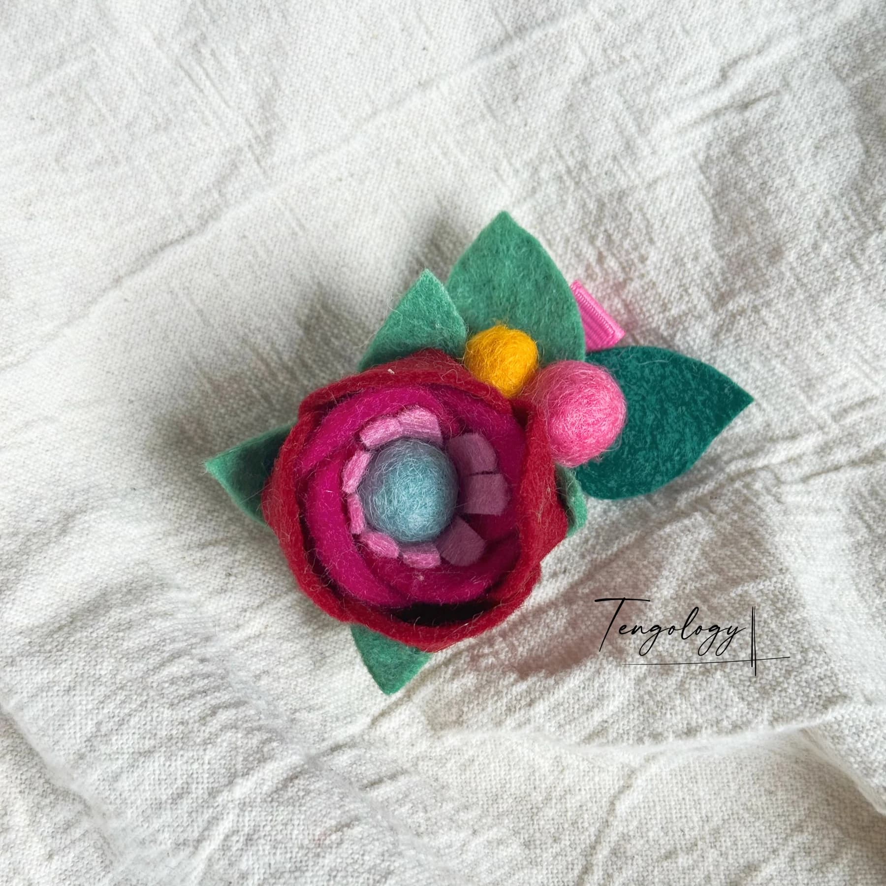 Layered felt flower hair clip — Burgundy / blue centre, front
