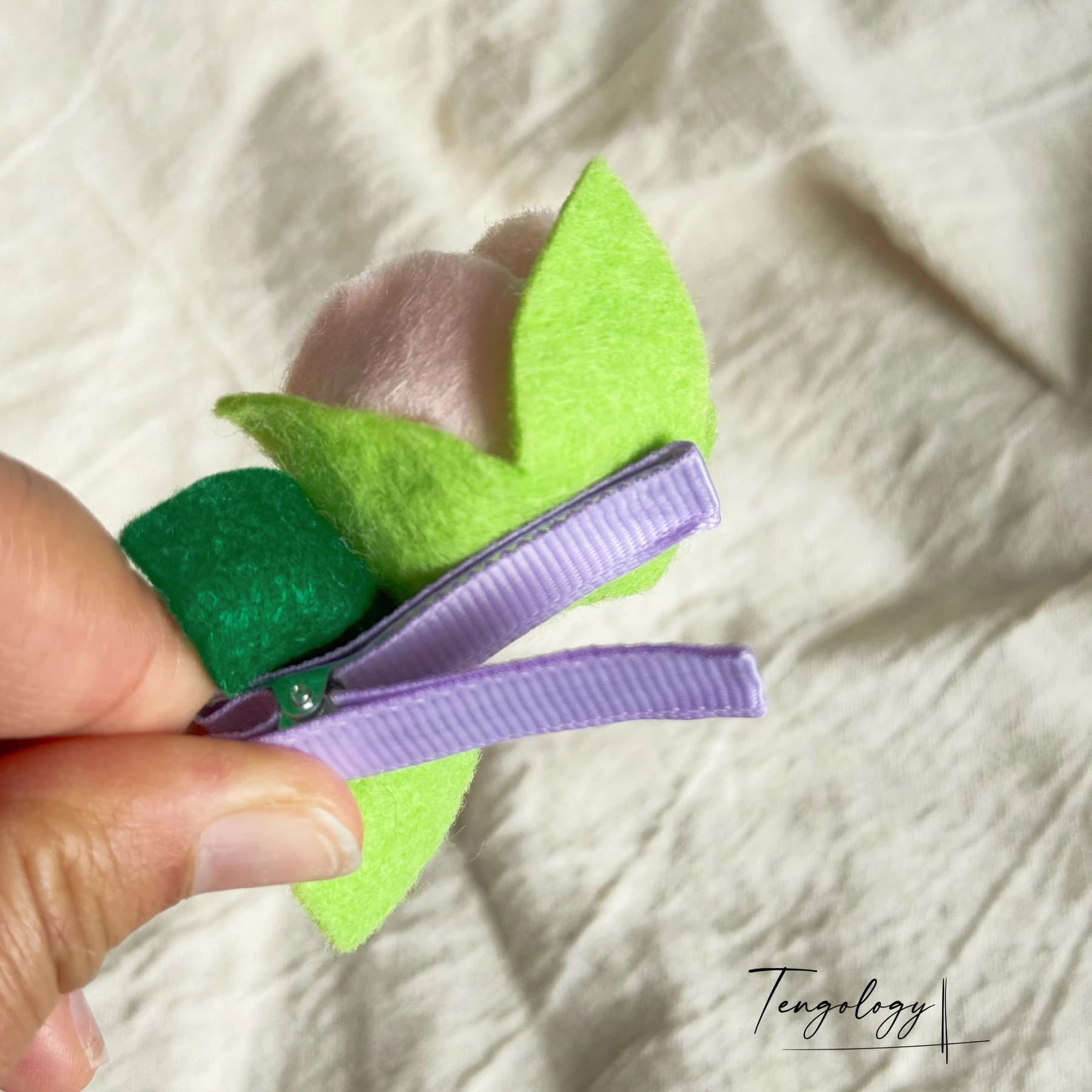 Layered felt flower hair clip — Pink bud / lilac centre, alligator clip back