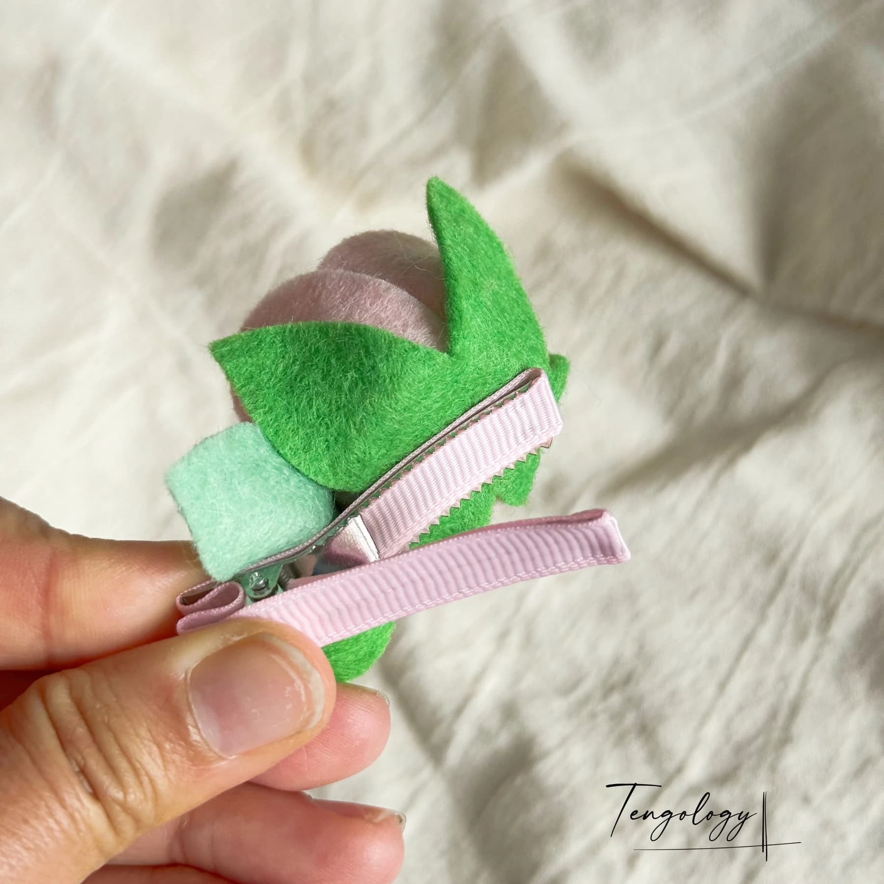 Layered felt flower hair clip — Lilac / purple centre, alligator clip back