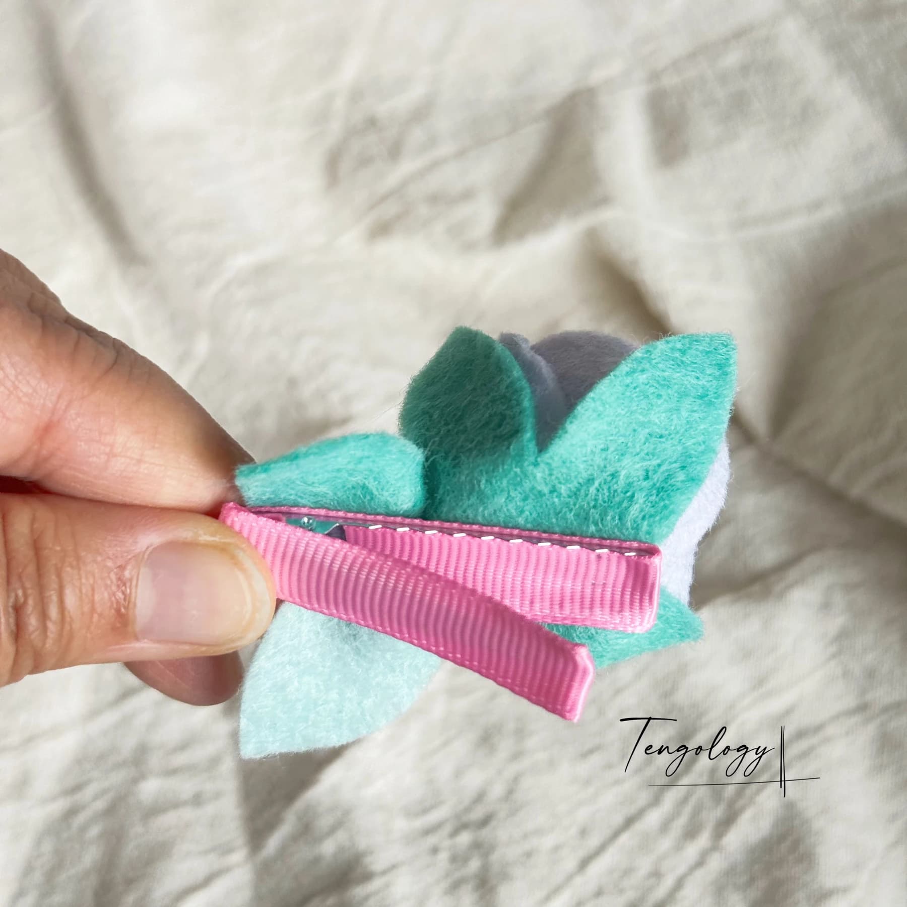 Layered felt flower hair clip — Blue / yellow centre, alligator clip back