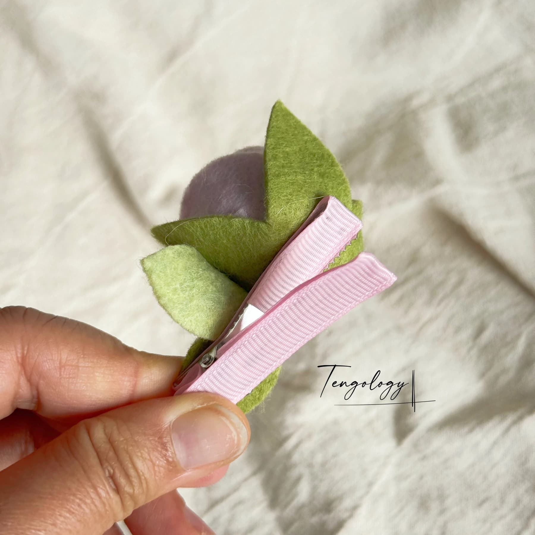 Layered felt flower hair clip — Lavender / pink centre, alligator clip back