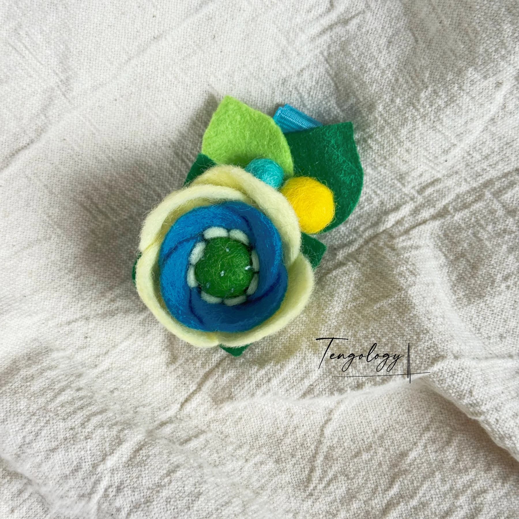 Layered felt flower hair clip — Teal / green centre, front
