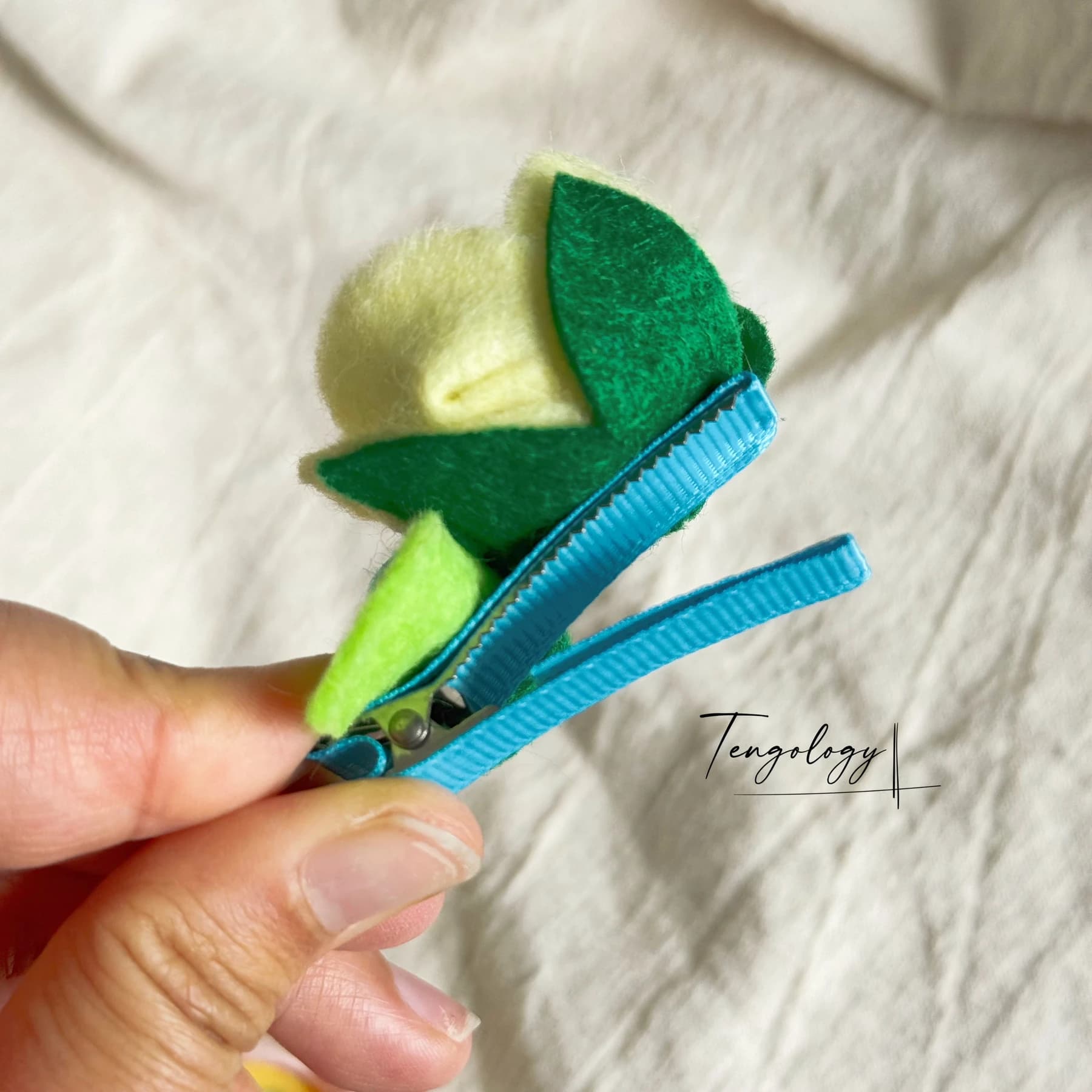 Layered felt flower hair clip — Teal / green centre, alligator clip back