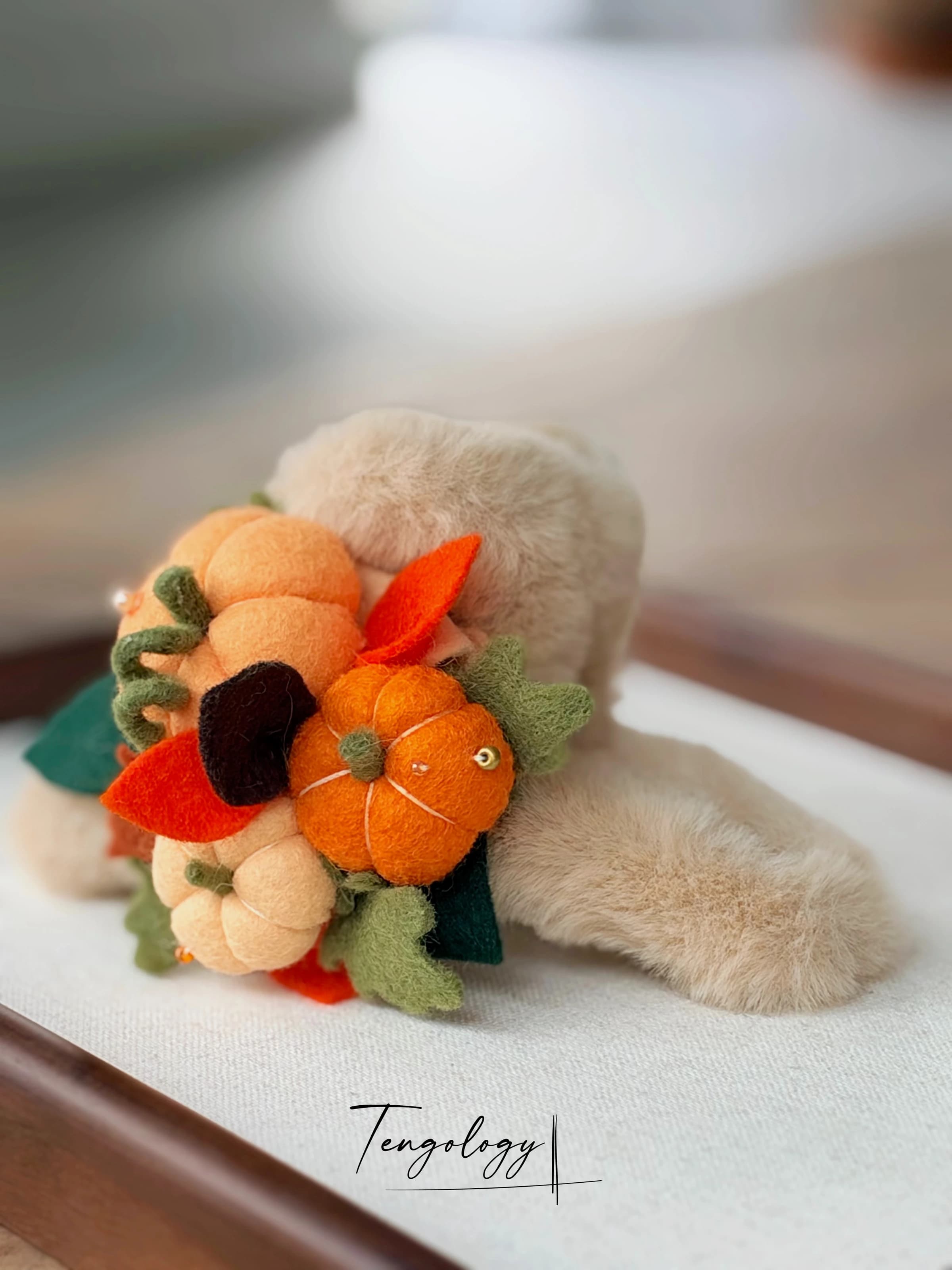 Pumpkin Patch faux-fur claw clip — Cream, individual view