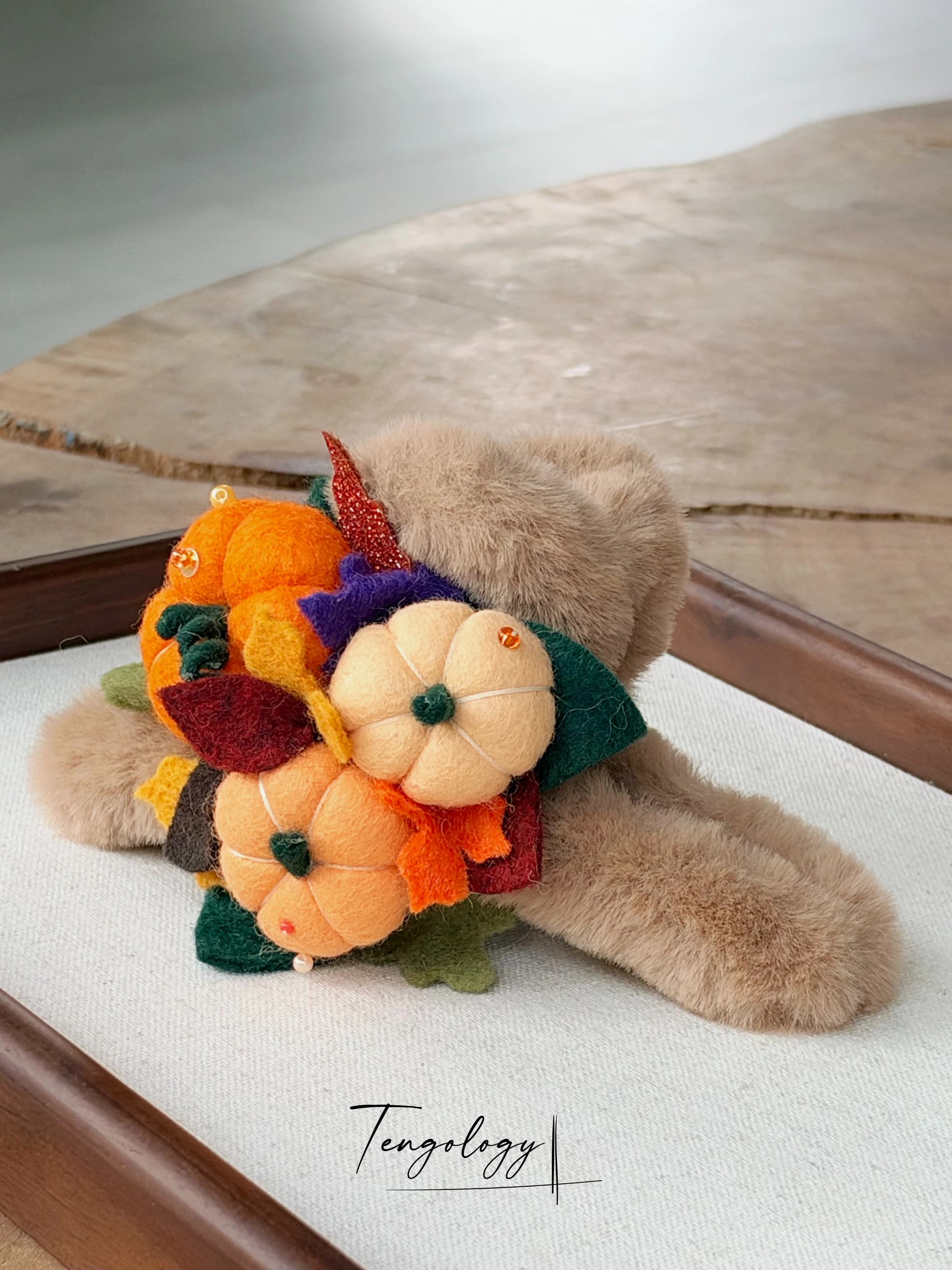 Pumpkin Patch faux-fur claw clip — Taupe, individual view