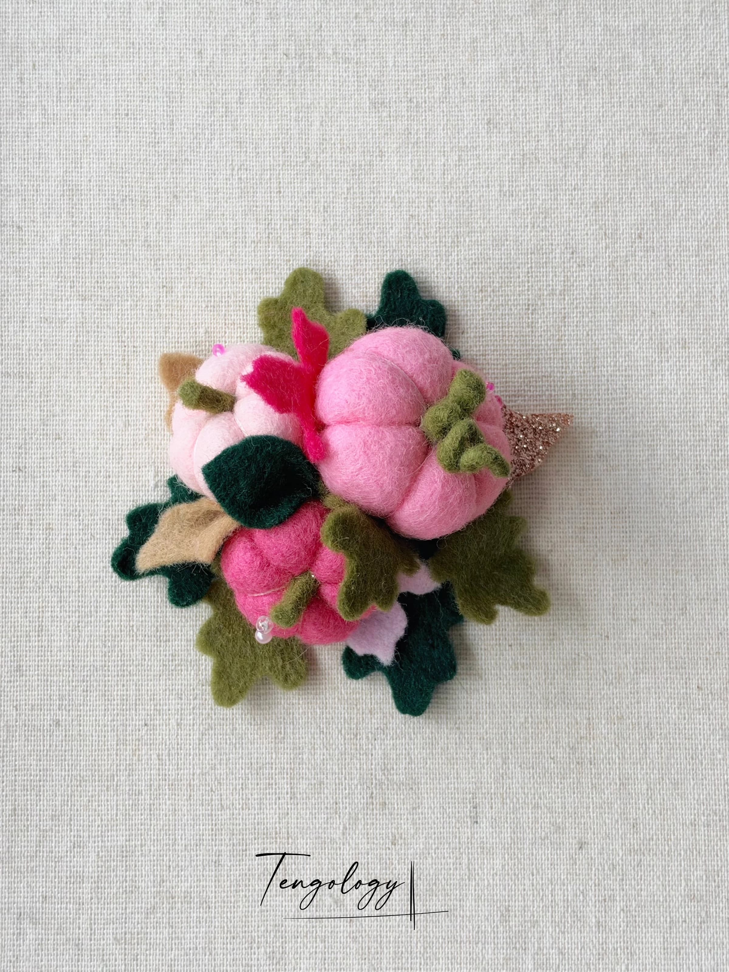 Pumpkin Cluster Brooch — Pink