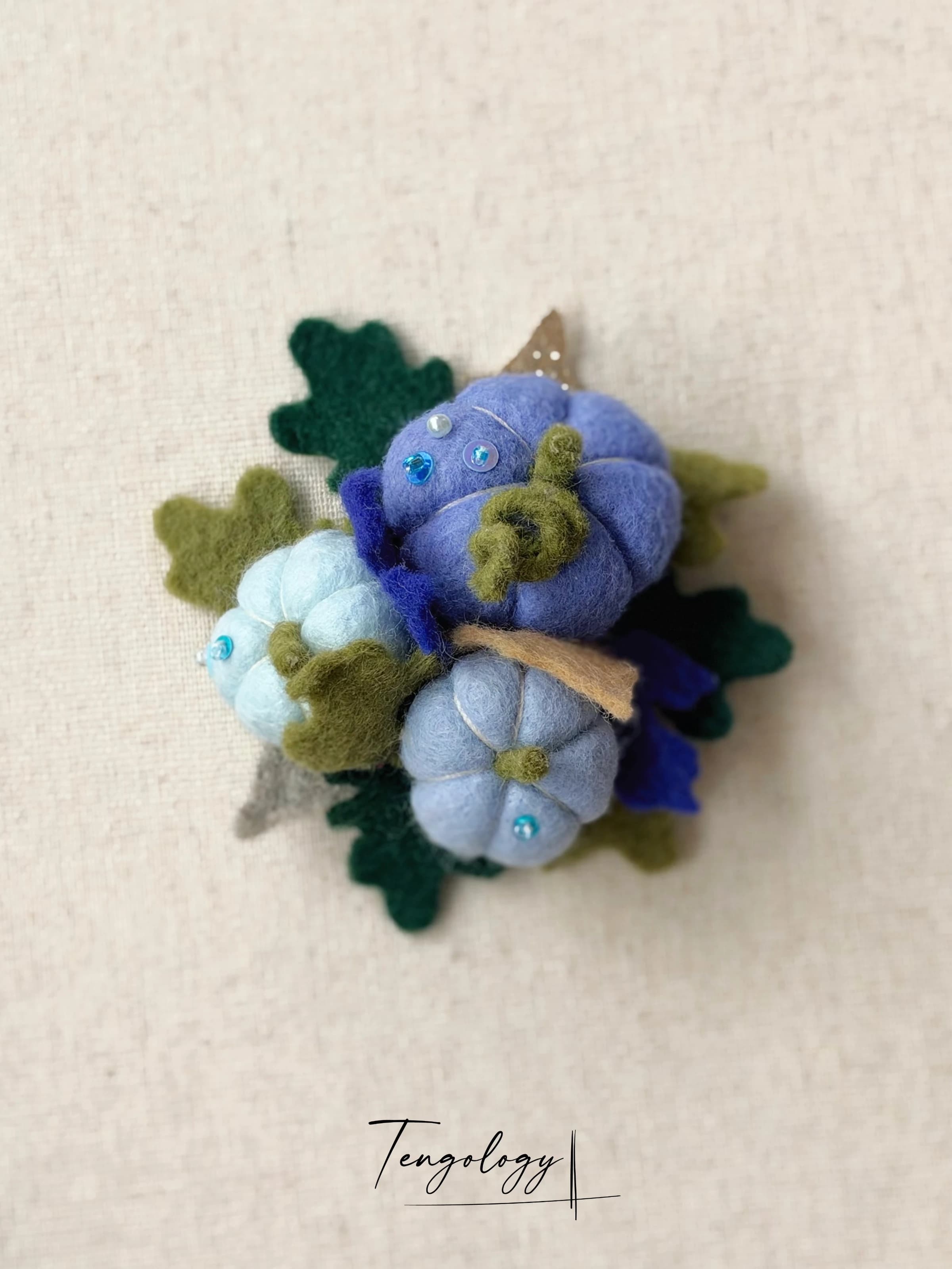 Pumpkin Cluster Brooch — Blue