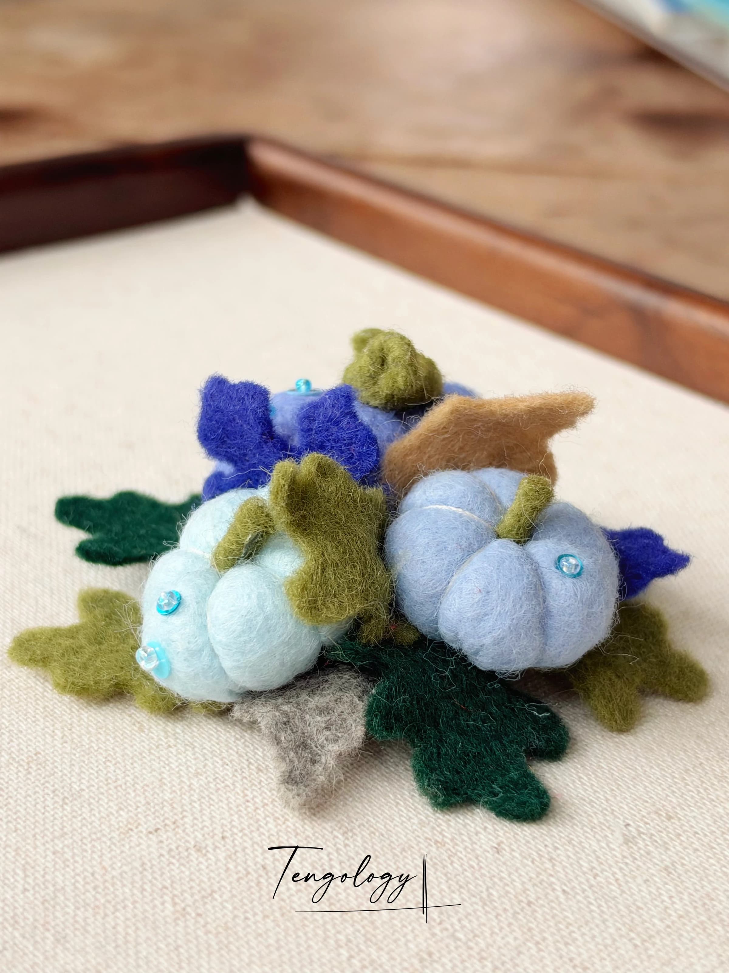 Pumpkin Cluster Brooch — Blue