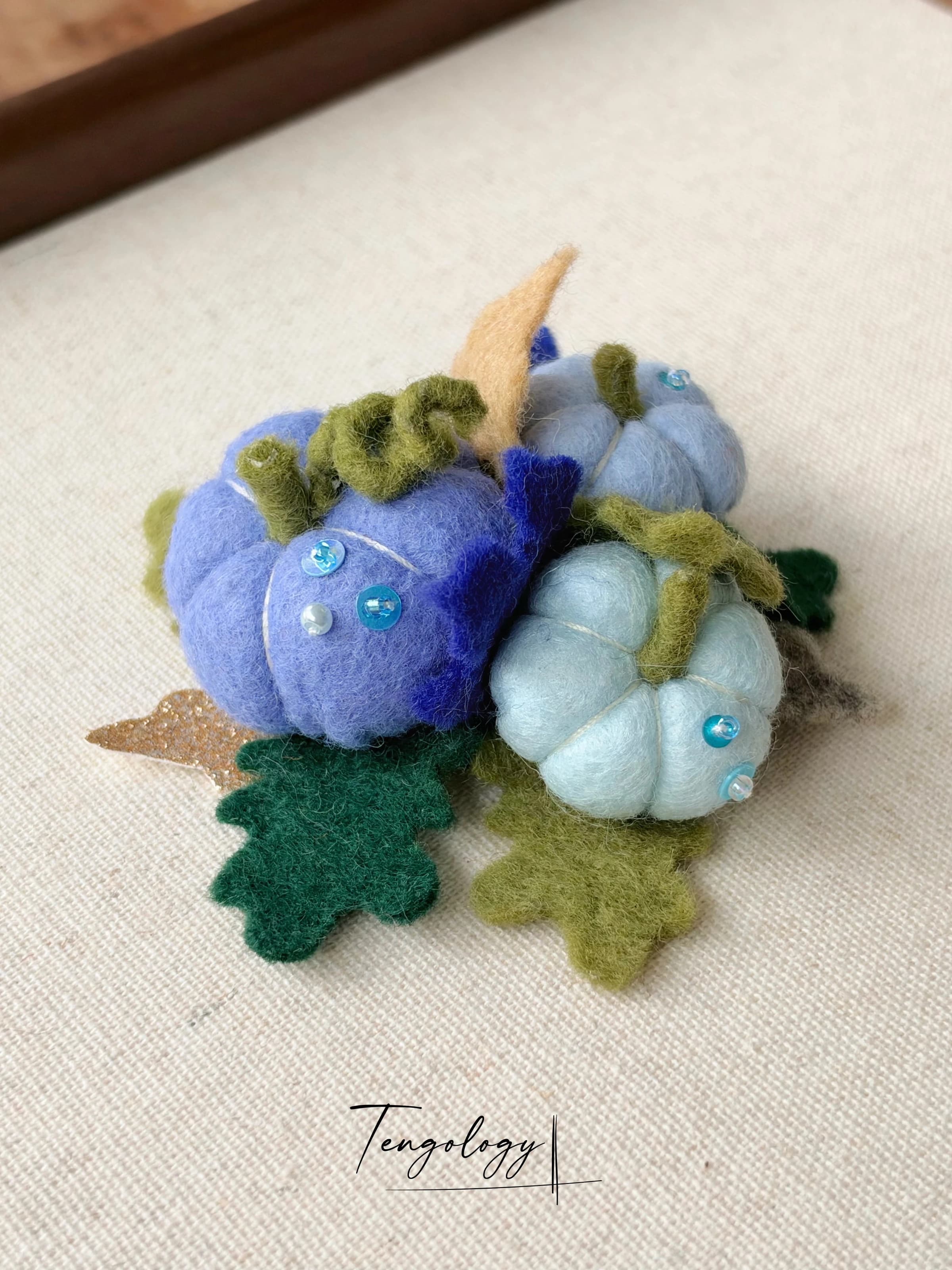 Pumpkin Cluster Brooch — Blue