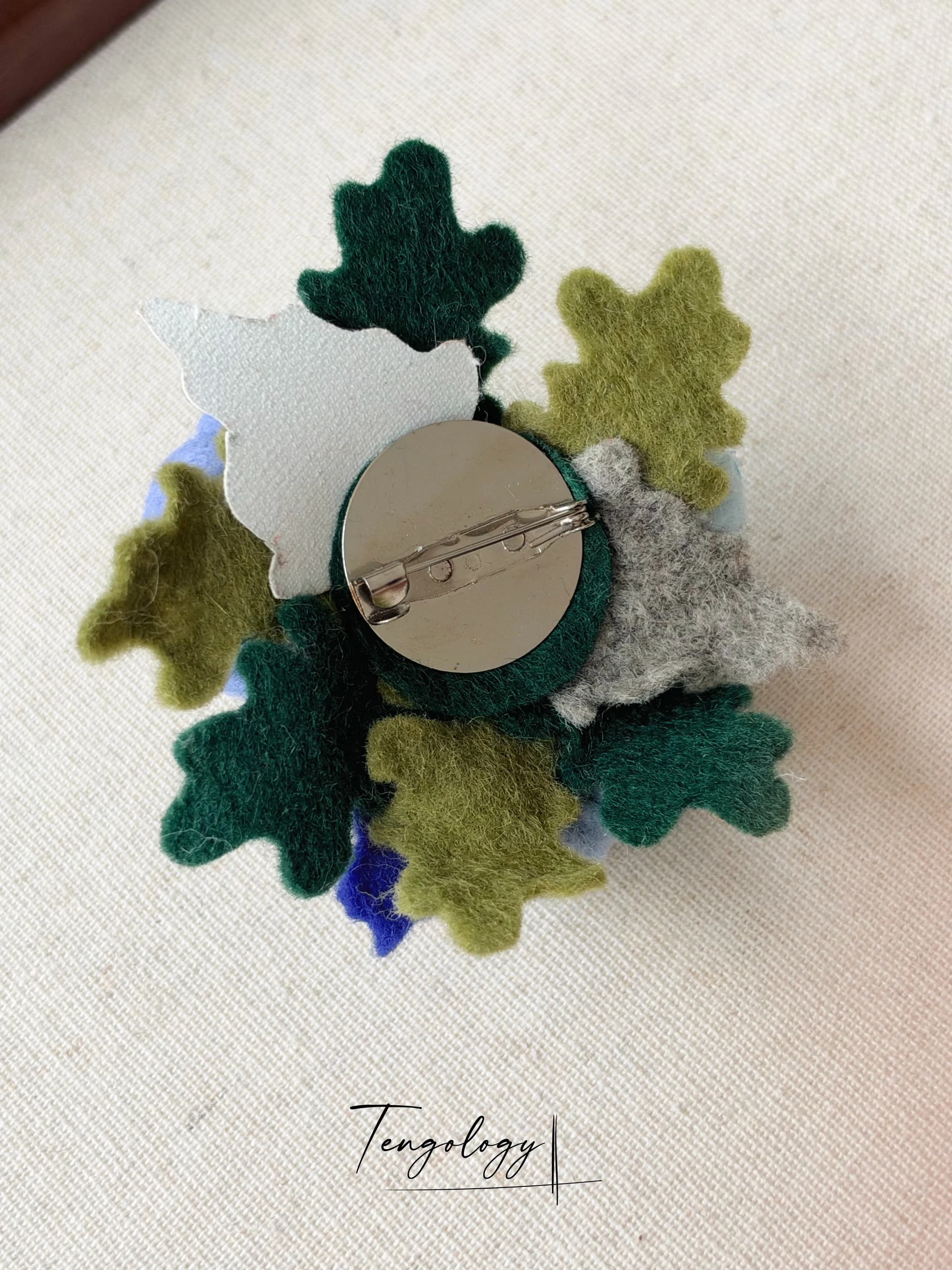 Pumpkin Cluster Brooch — Blue, pin fastening