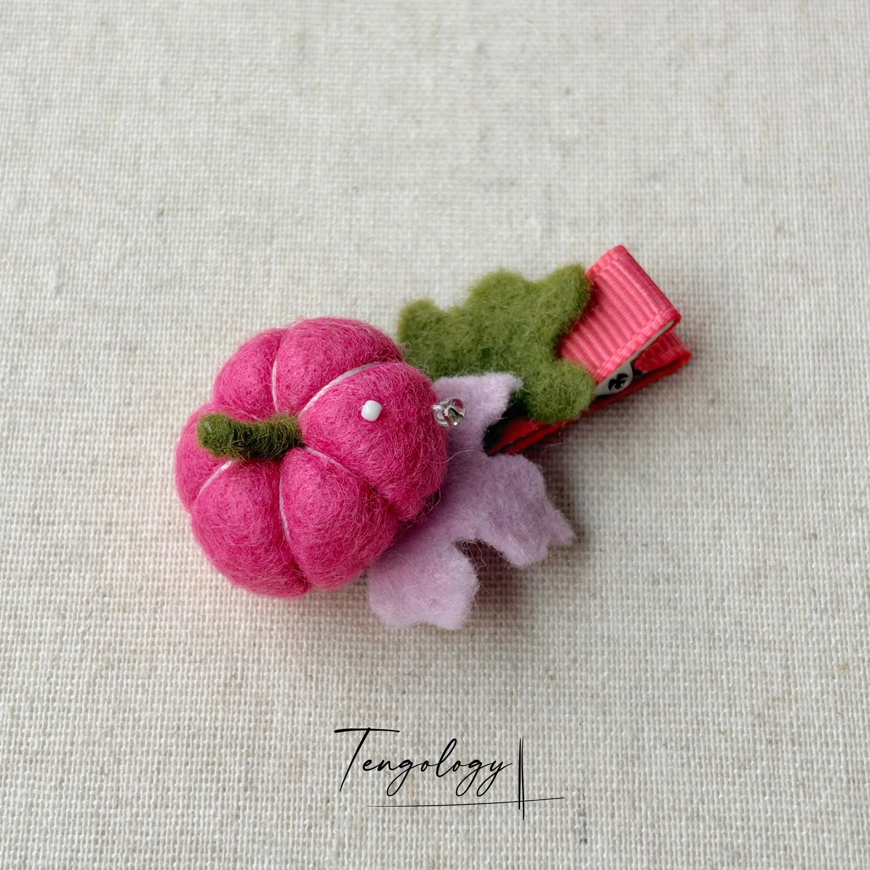 Pumpkin hair clip — product photograph
