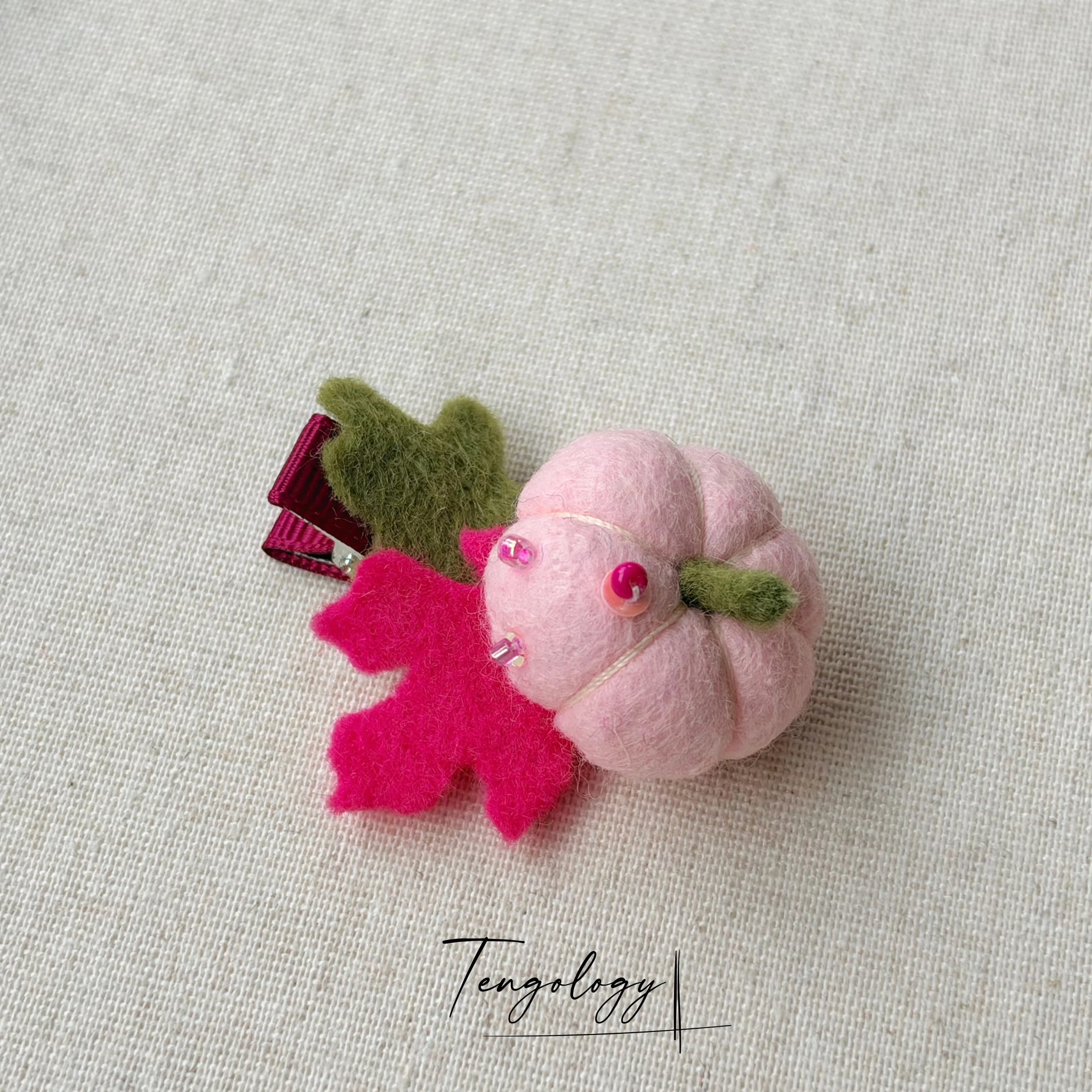 Pumpkin hair clip — product photograph