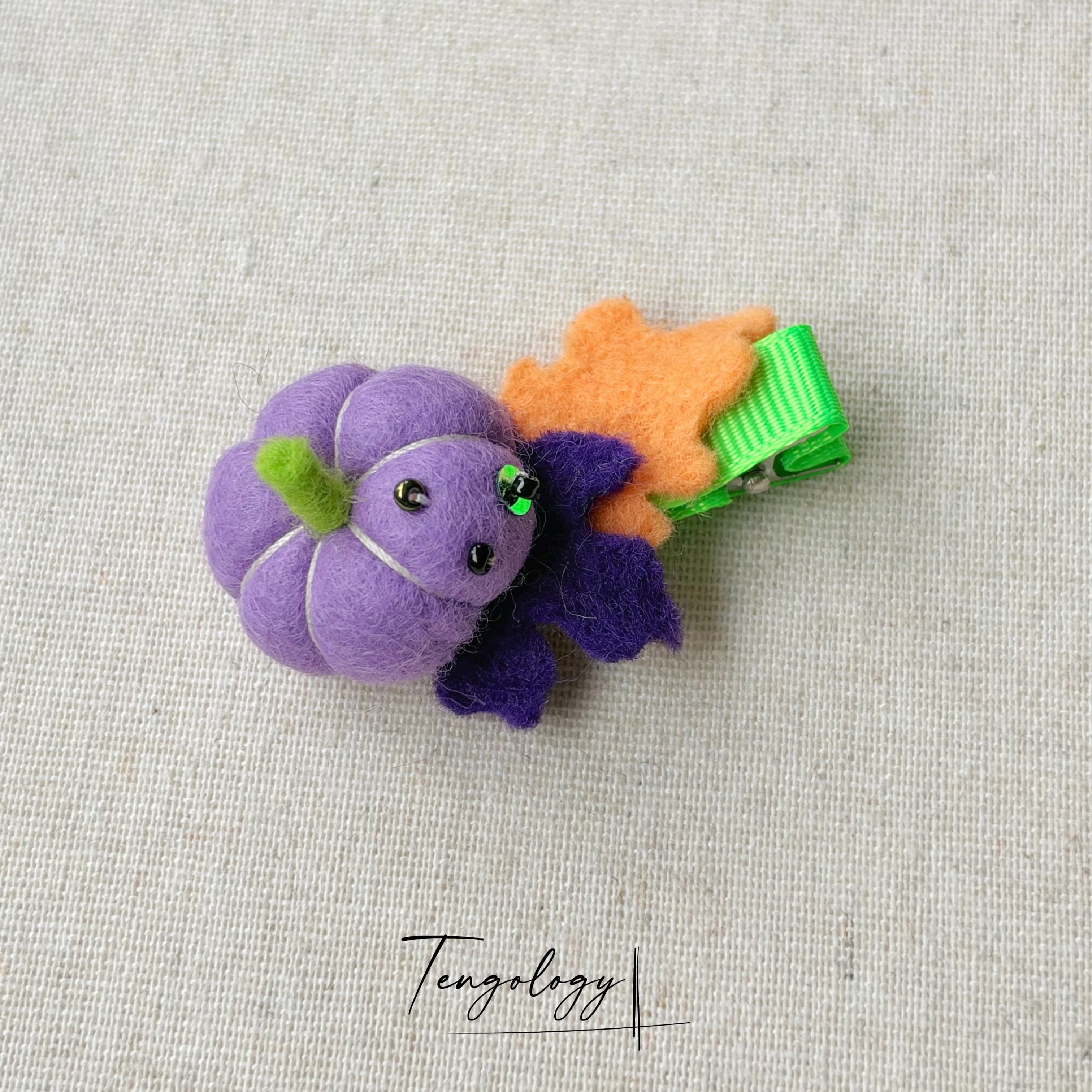 Pumpkin hair clip — product photograph