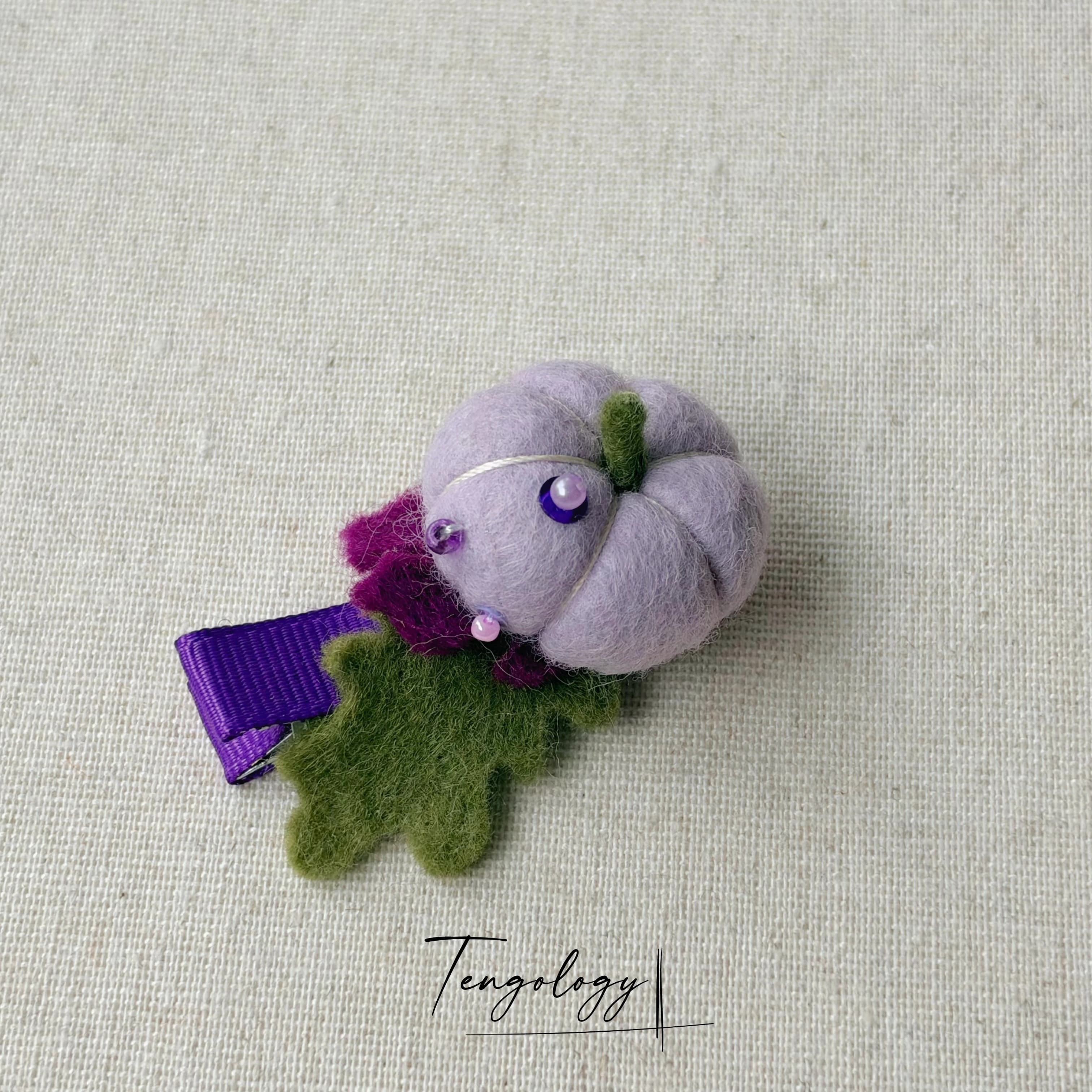 Pumpkin hair clip — product photograph