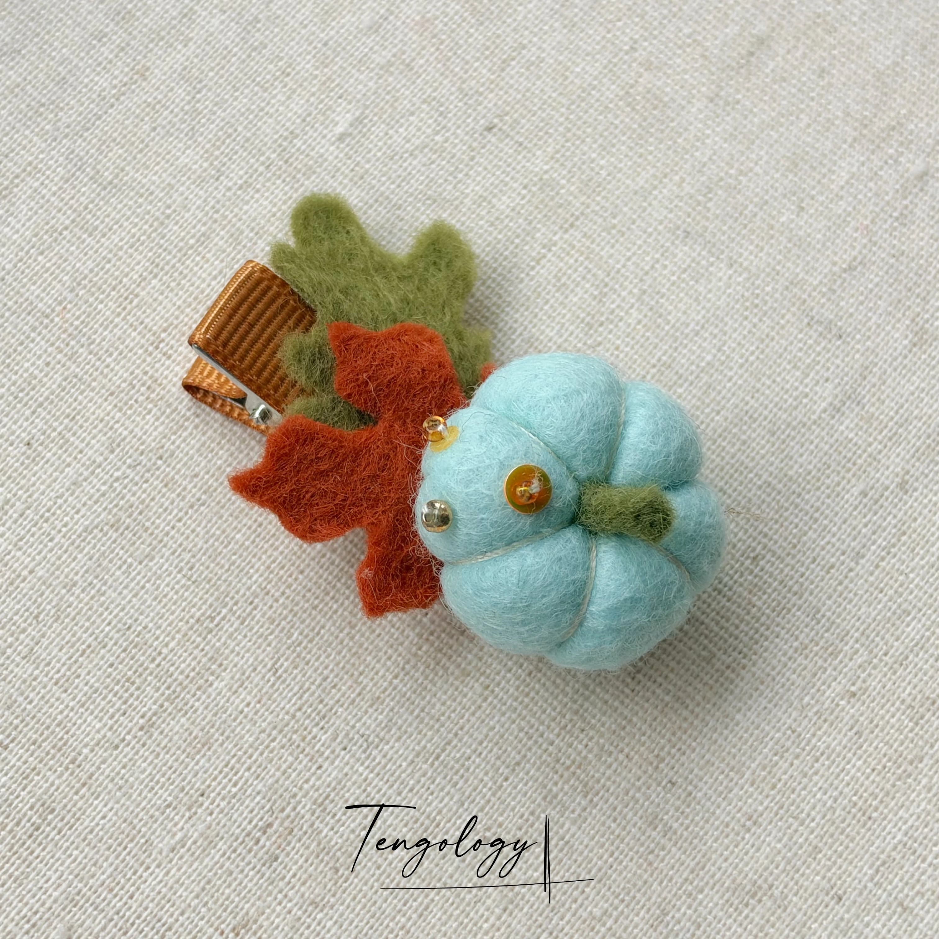 Pumpkin hair clip — product photograph