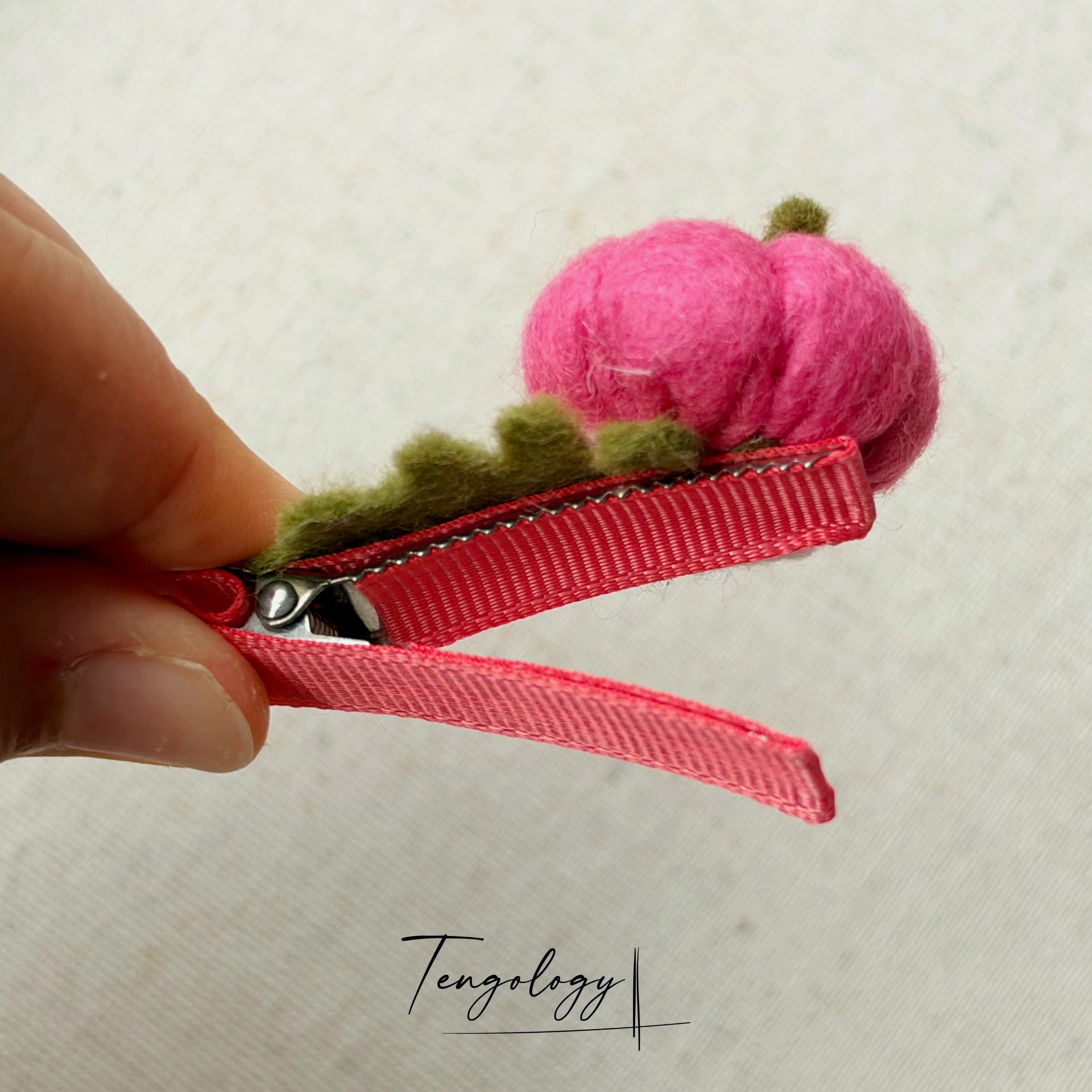 Pumpkin hair clip — product photograph
