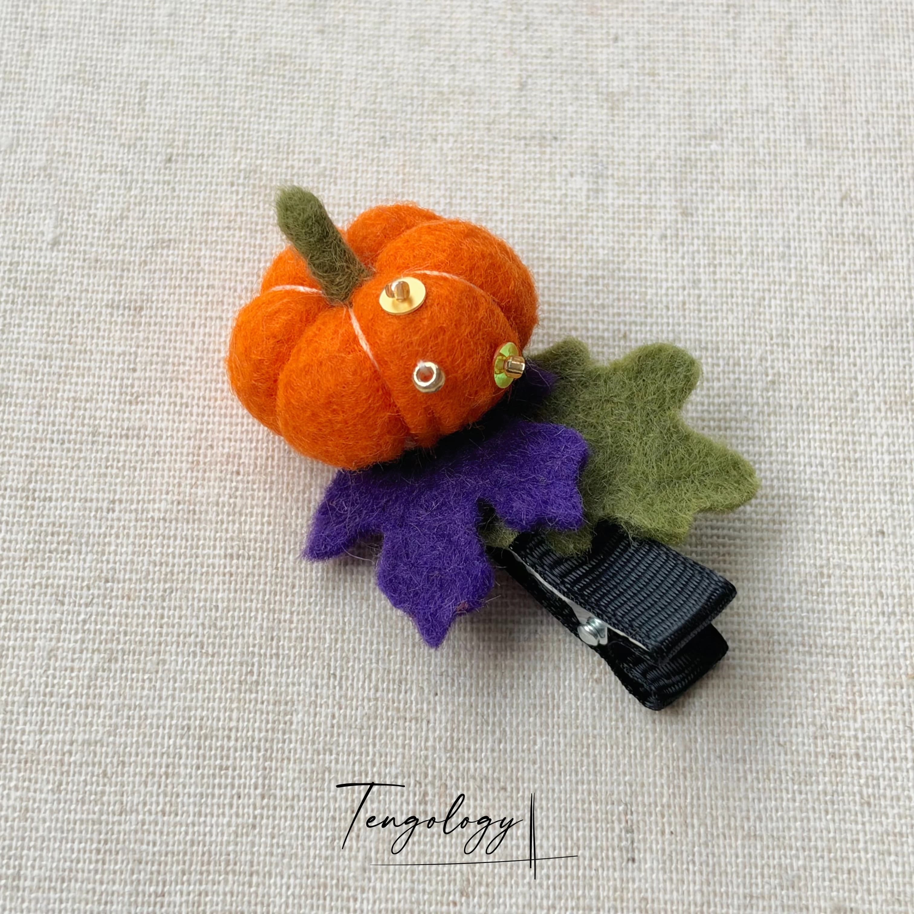 Pumpkin hair clip — product photograph