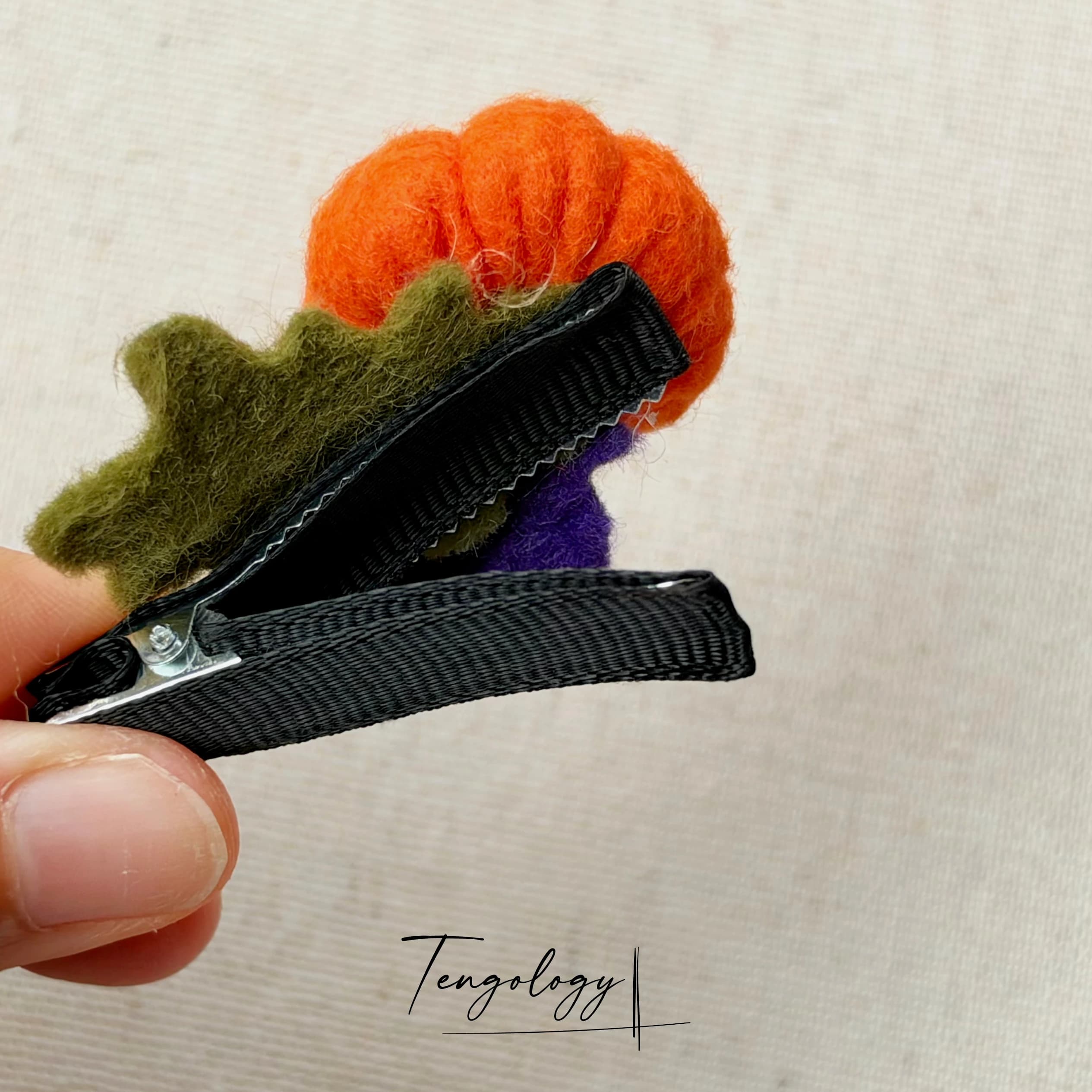 Pumpkin hair clip — product photograph