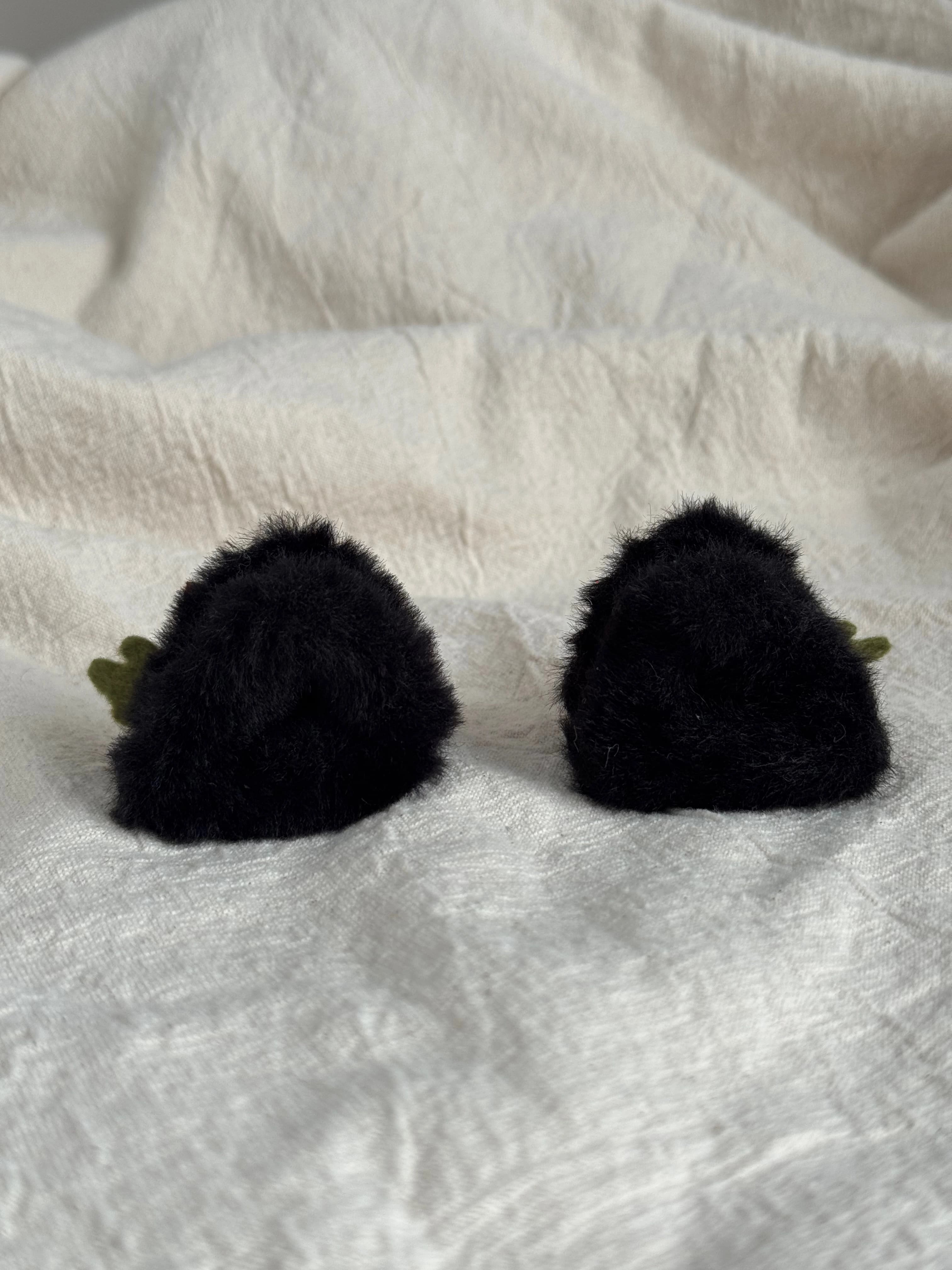 Pair of black pumpkin mini claw clips — reverse view