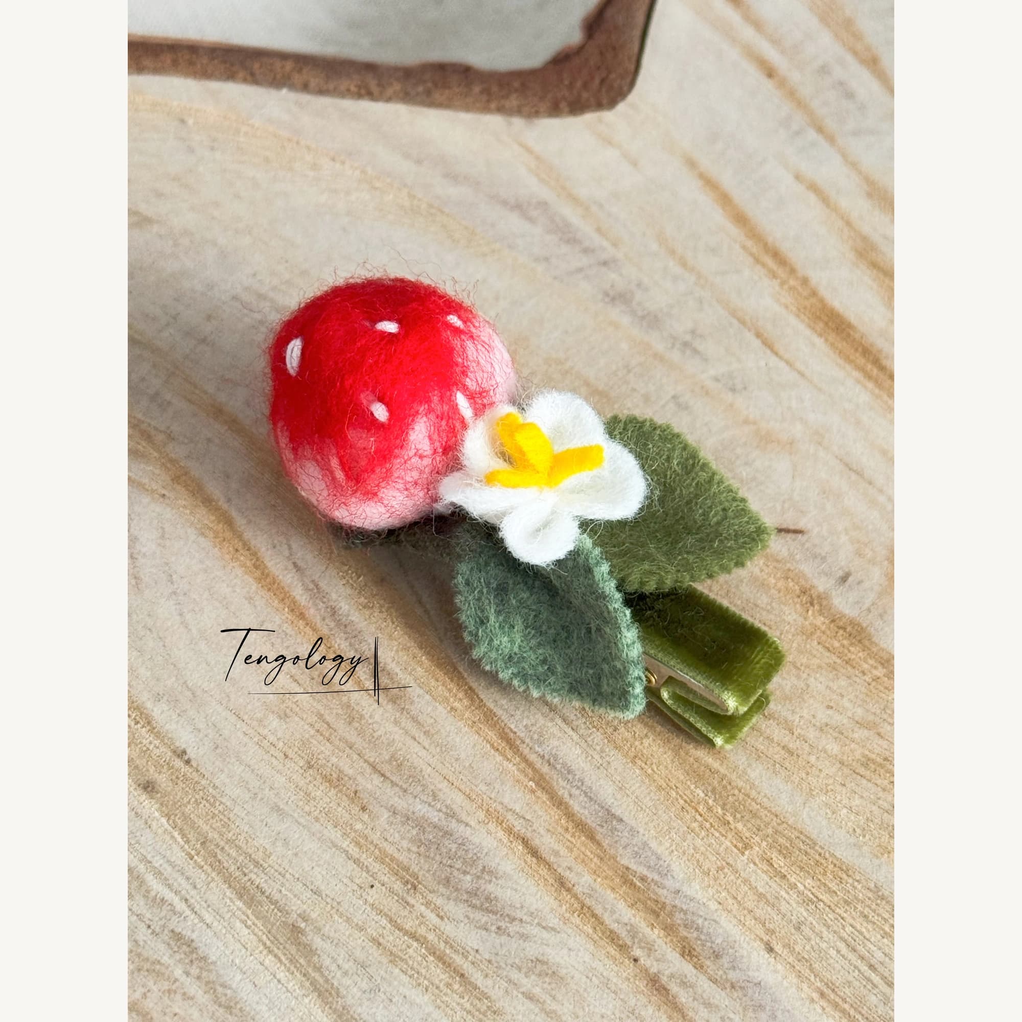 Single Strawberry Hair Clip — half red / pink